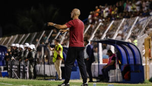 "Ficamos felizes com o desempenho", avalia César Lucena após empate do Sport contra o Afogados 