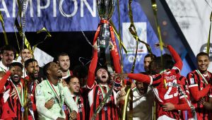 Milan vence Inter de virada e conquista Supercopa da Itália
