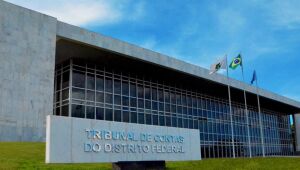 Juíza suspende decisão do TC-DF que abriu caminho para penduricalho de R$ 5,8 mi