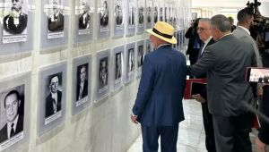 Lula reclama com funcionário após inauguração da galeria de presidentes no Palácio do Planalto; veja