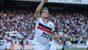 Santa Cruz busca negociar Matheus Melo e Jonatas Paulista 