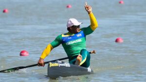 Medalhista olímpico, Isaquias Queiroz passa por cirurgia no olho direito