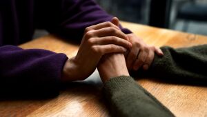 A nova dinâmica do amor: entenda a relação entre casais, dinheiro e a exposição nas redes sociais.