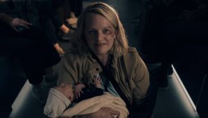 “The Handmaid’s Tale” chega ao fim com fôlego renovado e direção afiada.