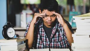 Obsessão e ansiedade por resultados diminuem potencial do impacto de formação no Ensino Médio.