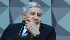 Polícia Federal pede mais tempo para entregar perícia médica de Heleno