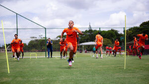 Sport: exame constata lesão na coluna e Adriel só volta aos gramados em 2026