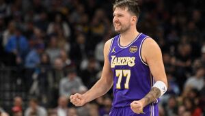 Luka Doncic faz 45 pontos, ganha elogios de LeBron e lidera vitória dos Lakers sobre Utah Jazz