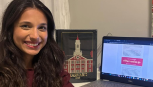 Jovem brasileira conquista bolsa integral em Harvard, e vídeo do momento da descoberta viraliza