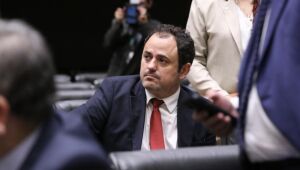 Suspenso da Câmara por seis meses, Glauber Braga diz que pensa em disputar governo do Rio em 2026