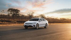 Volkswagen Jetta GLI 2026 mantém fórmula esportiva e levanta a pergunta: vale R$ 269.990?.