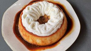 Sobremesa para fim de ano: pudim com calda de café, confira passo a passo