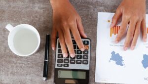 13º salário deve impulsionar varejo, serviços e planejamento financeiro das famílias.