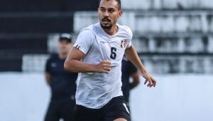 Santa Cruz: Rodrigues tem caminho aberto para titularidade após lesão de Alex Ruan 