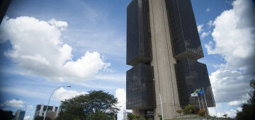 Selic no fim de 2025 continua em 15%, projeta Focus