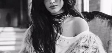 No The Town, Camila Cabello fala português, exala latinidade e aposta na sensualidade