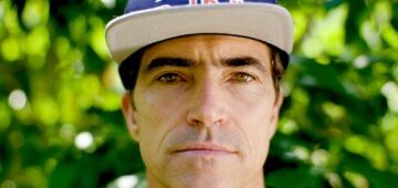 Carlos Burle diz que câmera na mão o 'atrapalhou muito' em grave queda nas ondas de Nazaré