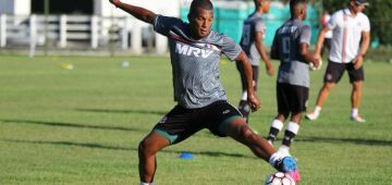 Santa Cruz confirma o retorno do zagueiro Genílson 