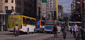 Greve dos ônibus no Grande Recife: rodoviários fazem nova reunião, e pressão por paralisação aumenta