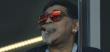 Idas e vindas com drogas tornaram Maradona paciente tão famoso quanto jogador