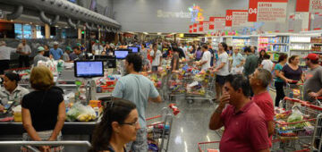 Consumo das famílias cresce 0,1% no 3&ordm; trimestre de 2025 ante o trimestre anterior, diz IBGE