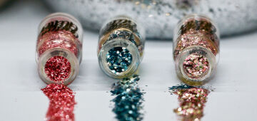 Glitter na sobremesa? Anvisa esclarece qual é o risco envolvido em tendência