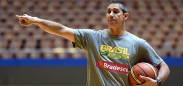 Técnico José Neto deixa comando da seleção brasileira feminina de basquete