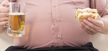 "Barriga de cerveja" causa danos cardíacos graves em homens; meça a sua e veja se ela já traz riscos