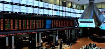 Bolsa sobe e encosta nos 123 mil pontos