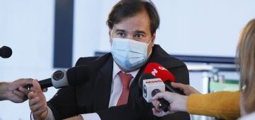 Maia afirma que programa de transferência de renda de Bolsonaro é 'mais do mesmo'