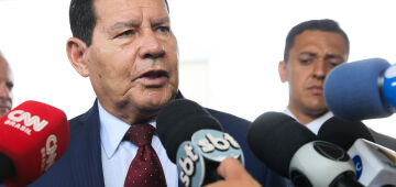 Mourão diz que Gilmar 'passou a linha da bola' e 'forçou a barra' ao criticar militares na Saúde