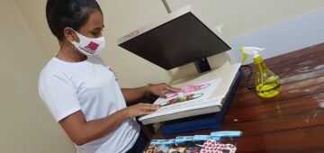 Pernambucana investe durante pandemia e faz sucesso com máscaras infantis