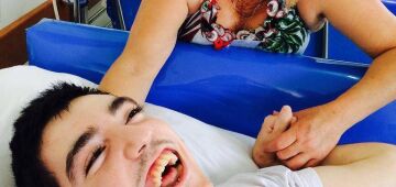 De longe, mãe viu filho com paralisia cerebral superar Covid-19