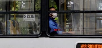 Regiões onde moradores dependem do transporte público têm mais covid