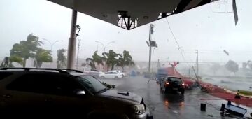 Ventania derruba torre e muros e causa estragos em São Luís, no Maranhão