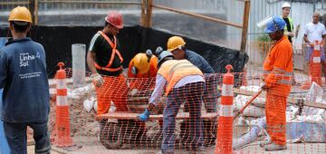 Indústria da construção volta a planejar investimentos, diz CNI