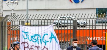 Ações do Carrefour caem mais de 5% após assassinato de homem negro