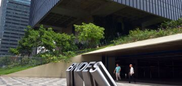 BNDES aprova financiamento de R$ 450 milhões para exportação de aviões