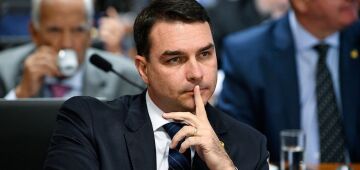 Flávio Bolsonaro diz que mansão de R$ 6 milhões foi comprada com venda de imóvel no Rio