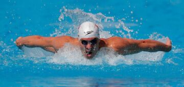 Nadador brasileiro é tricampeão mundial dos 50 metros borboleta