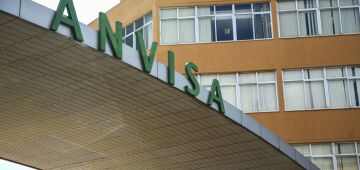 Anvisa autoriza Fiocruz a produzir insumos da vacina Astrazeneca/Oxford no Brasil