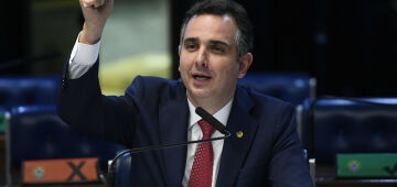 Pacheco diz não ver ameaça à democracia e que erros de Bolsonaro na pandemia são 'escusáveis'