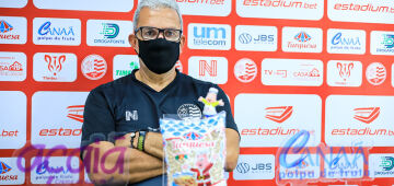 'Não me surpreendi', declara Hélio dos Anjos após goleada sobre o Central