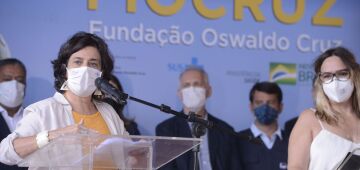 Fiocruz negocia mais 15 milhões de doses de vacina da AstraZeneca