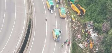 Acidente com ônibus de turismo deixa ao menos 14 mortos no Paraná
