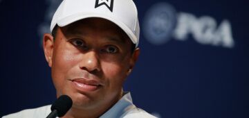 Tiger Woods é transferido de hospital em Los Angeles após cirurgia