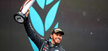 Hamilton supera Red Bull e conquista pole de número 99 na carreira