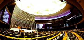 Deputados decidem restringir circulação em gabinetes e voltar ao home office