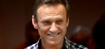 Justiça russa confirma condenação do opositor Navalny a nove anos de prisão