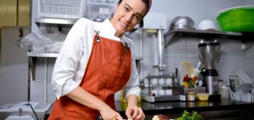 Mulheres na cozinha: a luta pelo espaço feminino na gastronomia